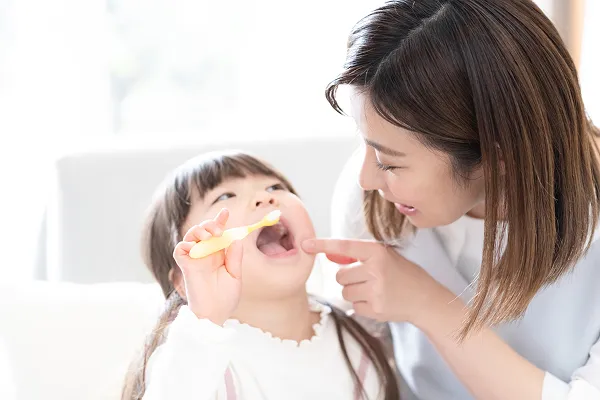 歯を強くし、虫歯を防ぐフッ素ケア