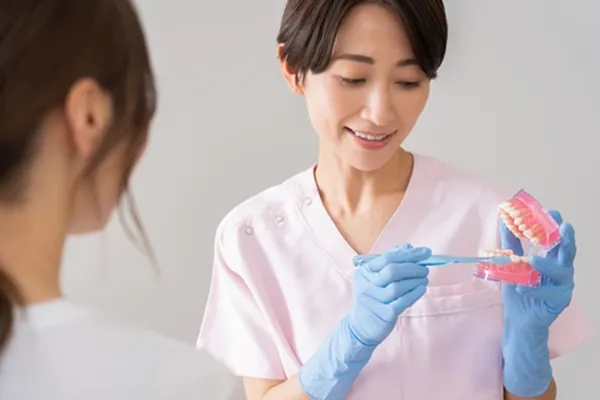 歯ぐきや傷口のケア方法を丁寧に指導